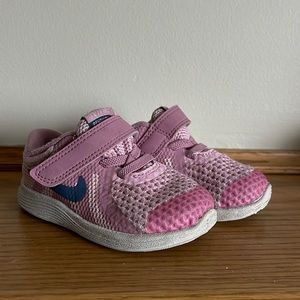 Nike Sneakers | size 5